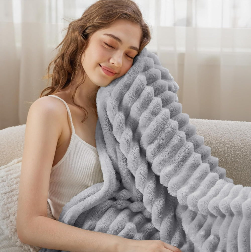 Cozy Striped Plush Blanket for Home Use - Indoor & Outdoor Use