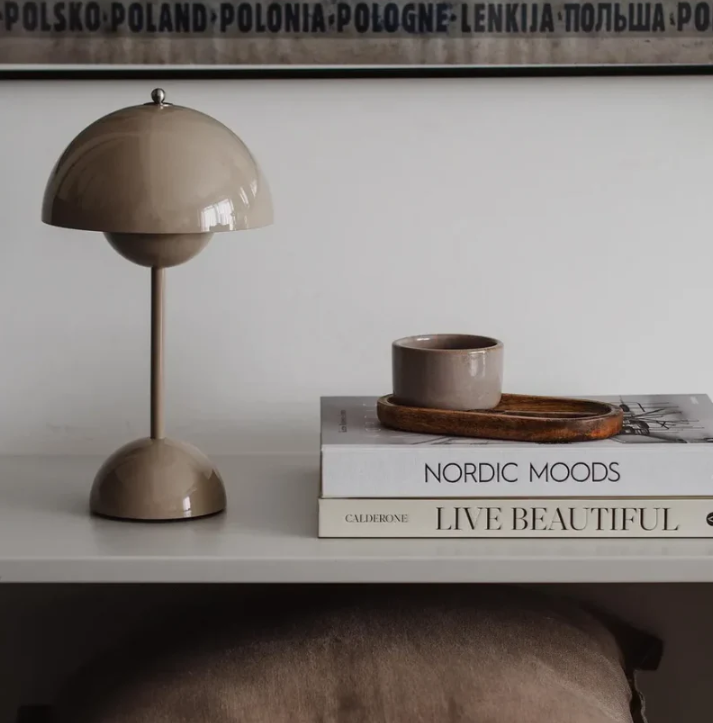 Scandinavian Design Modern Touch Table Lamp for Home Decor