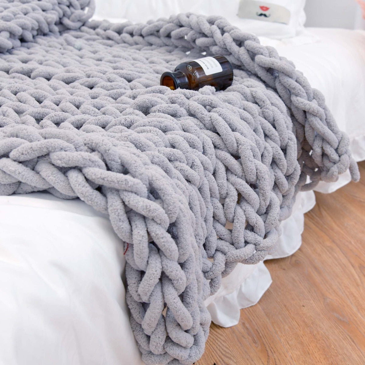 Cozy Thick Woven Blanket for Sofa and Bed - Indoor & Outdoor Use