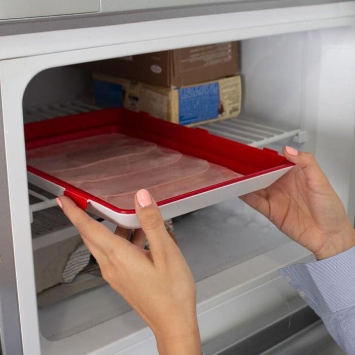 Storage Plate for Prolonged Food Freshness with Stretch Seal Film