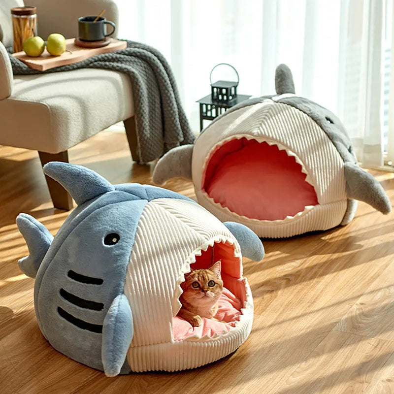 Shark-Shaped Pet Cave Bed for Dogs and Cats (40x40x32cm)