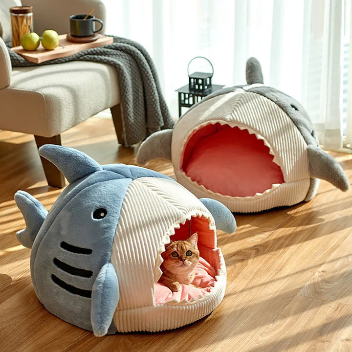 Shark-Shaped Pet Cave Bed for Dogs and Cats (40x40x32cm)