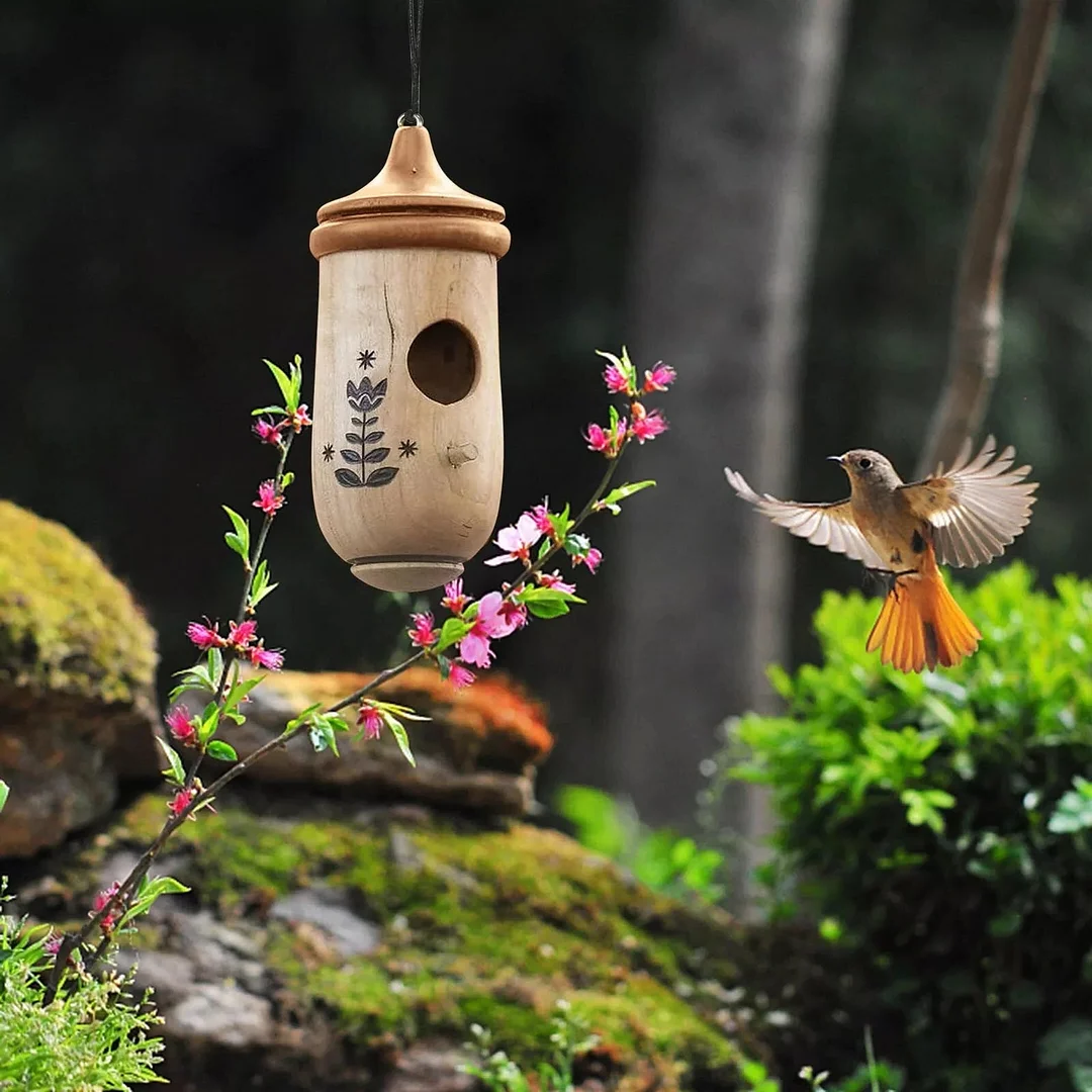 Wooden Hummingbird House - Perfect Gift for Nature Enthusiasts