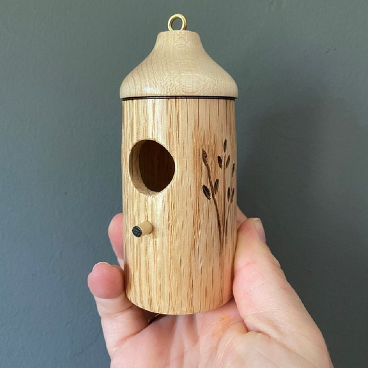 Wooden Hummingbird House - Perfect Gift for Nature Enthusiasts